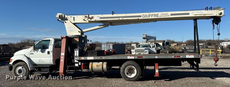 image for item EQ1088 2004 Ford F750 Super Duty crane truck