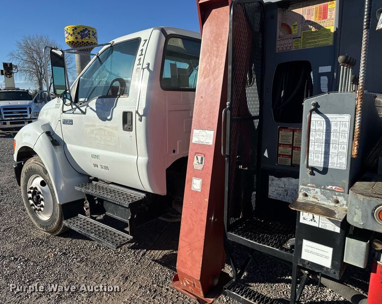 image for item EQ1088 2004 Ford F750 Super Duty crane truck