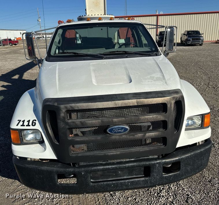 image for item EQ1088 2004 Ford F750 Super Duty crane truck