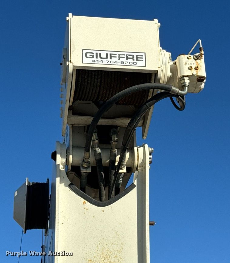 image for item EQ1088 2004 Ford F750 Super Duty crane truck