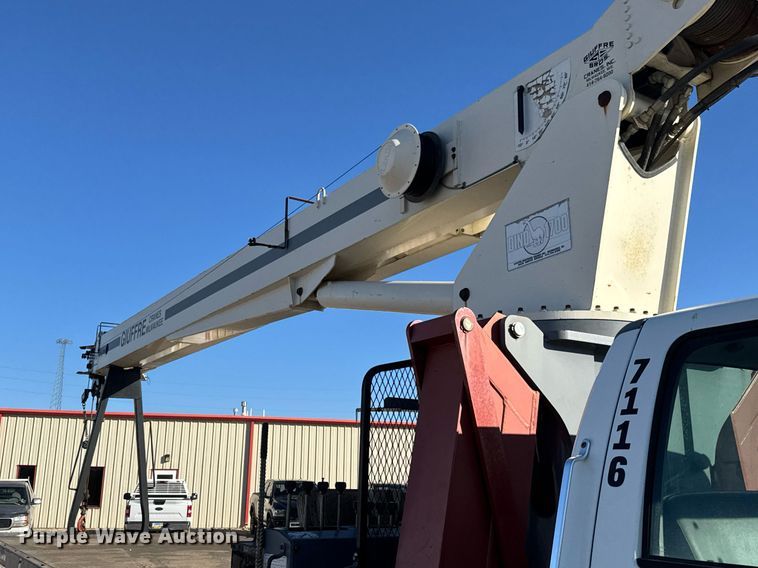 image for item EQ1088 2004 Ford F750 Super Duty crane truck