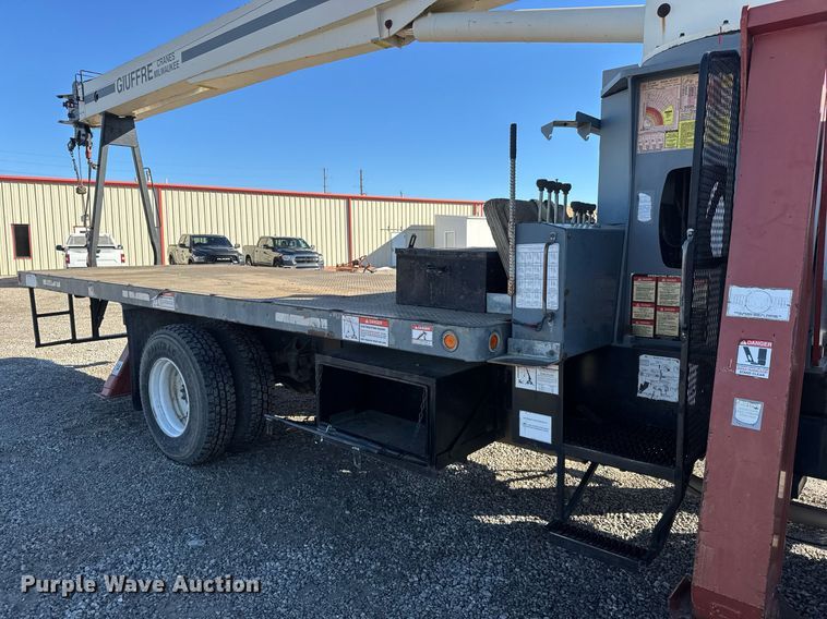 image for item EQ1088 2004 Ford F750 Super Duty crane truck