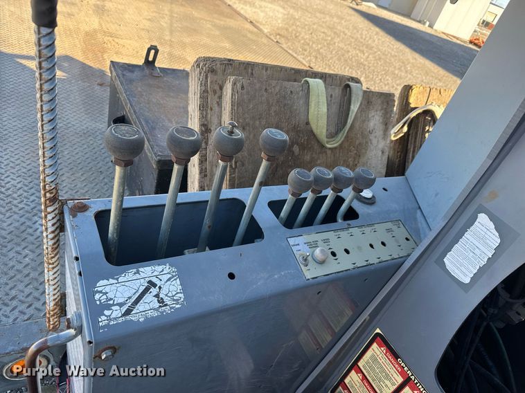 image for item EQ1088 2004 Ford F750 Super Duty crane truck