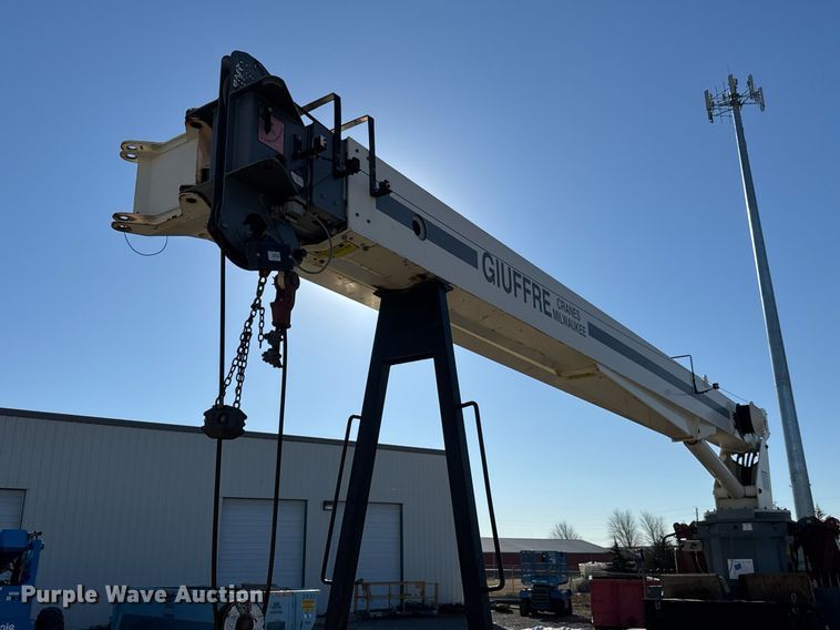 image for item EQ1088 2004 Ford F750 Super Duty crane truck