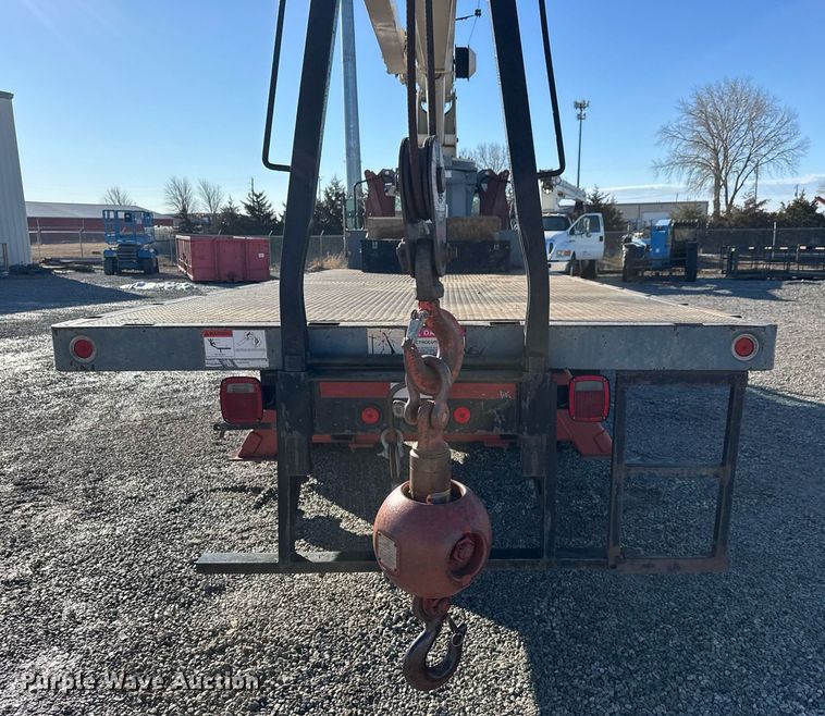 image for item EQ1088 2004 Ford F750 Super Duty crane truck