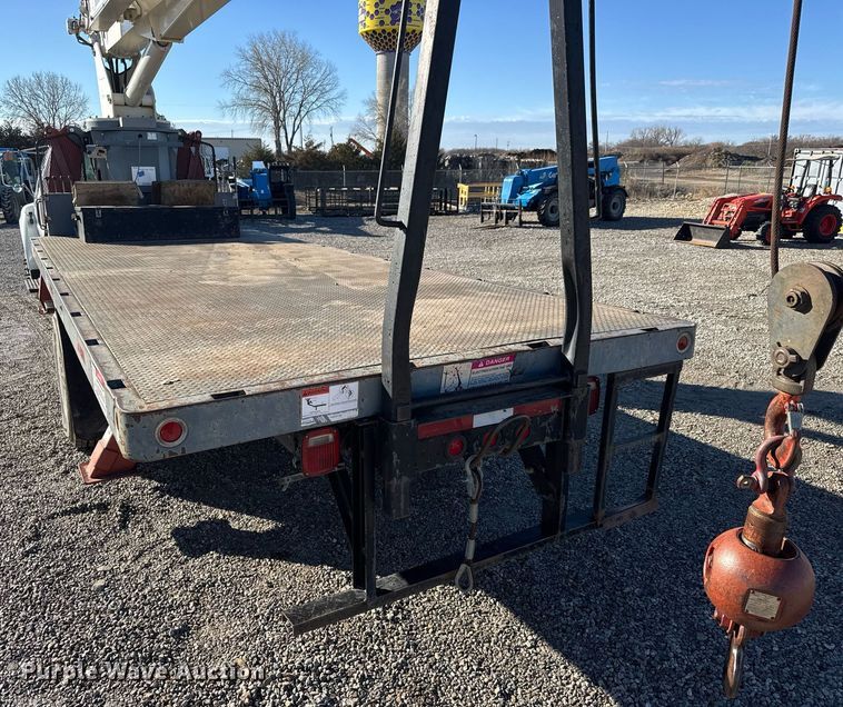 image for item EQ1088 2004 Ford F750 Super Duty crane truck