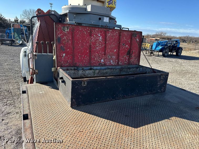 image for item EQ1088 2004 Ford F750 Super Duty crane truck