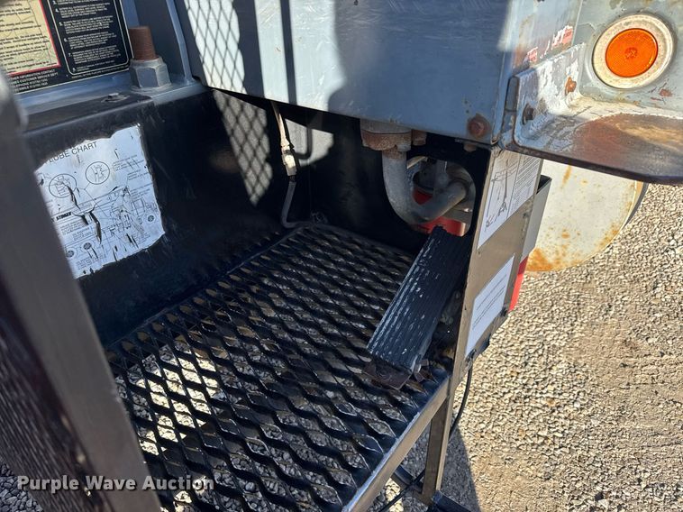 image for item EQ1088 2004 Ford F750 Super Duty crane truck