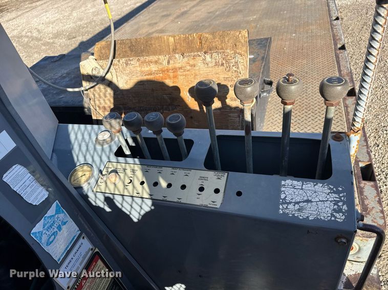 image for item EQ1088 2004 Ford F750 Super Duty crane truck