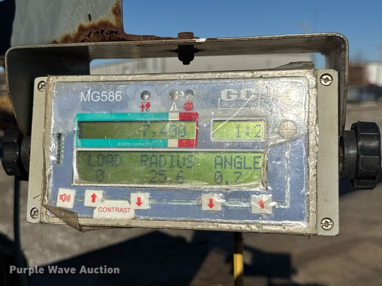 image for item EQ1088 2004 Ford F750 Super Duty crane truck