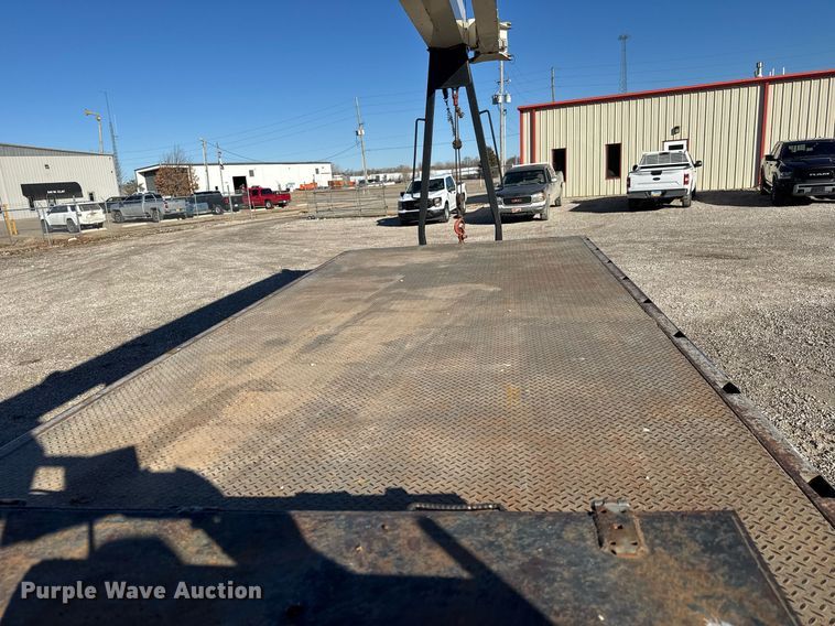 image for item EQ1088 2004 Ford F750 Super Duty crane truck