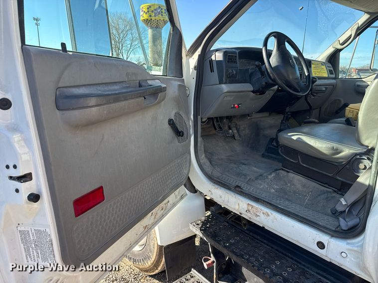 image for item EQ1088 2004 Ford F750 Super Duty crane truck