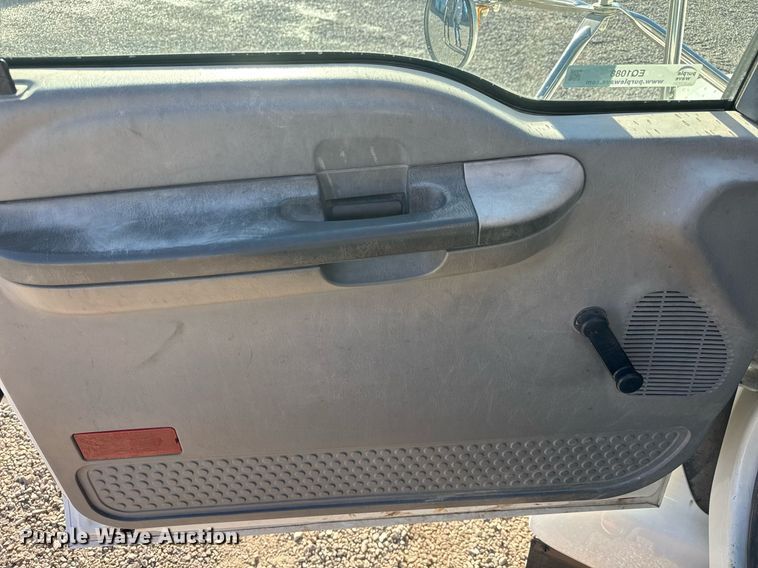 image for item EQ1088 2004 Ford F750 Super Duty crane truck