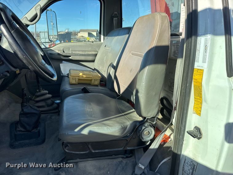 image for item EQ1088 2004 Ford F750 Super Duty crane truck