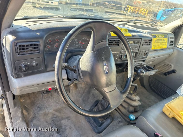 image for item EQ1088 2004 Ford F750 Super Duty crane truck