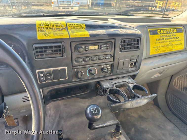 image for item EQ1088 2004 Ford F750 Super Duty crane truck