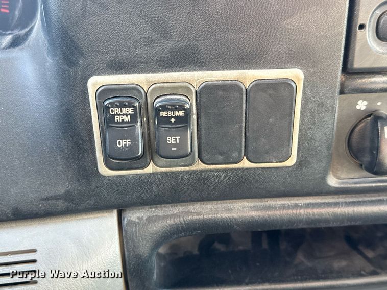 image for item EQ1088 2004 Ford F750 Super Duty crane truck