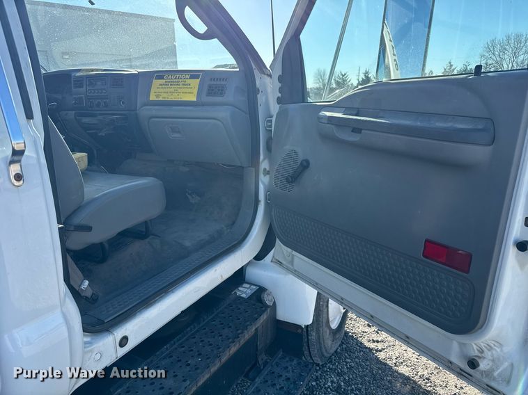 image for item EQ1088 2004 Ford F750 Super Duty crane truck