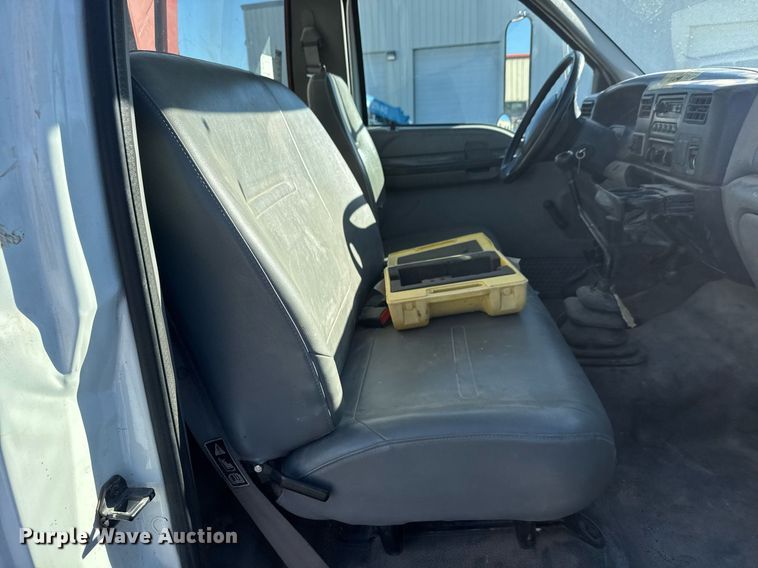 image for item EQ1088 2004 Ford F750 Super Duty crane truck
