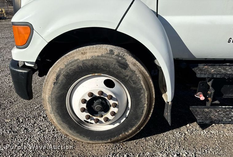 image for item EQ1088 2004 Ford F750 Super Duty crane truck