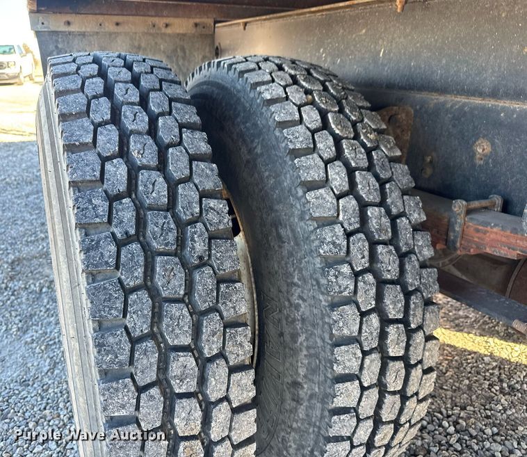 image for item EQ1088 2004 Ford F750 Super Duty crane truck