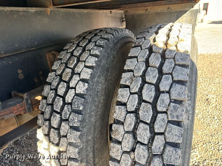 image for item EQ1088 2004 Ford F750 Super Duty crane truck