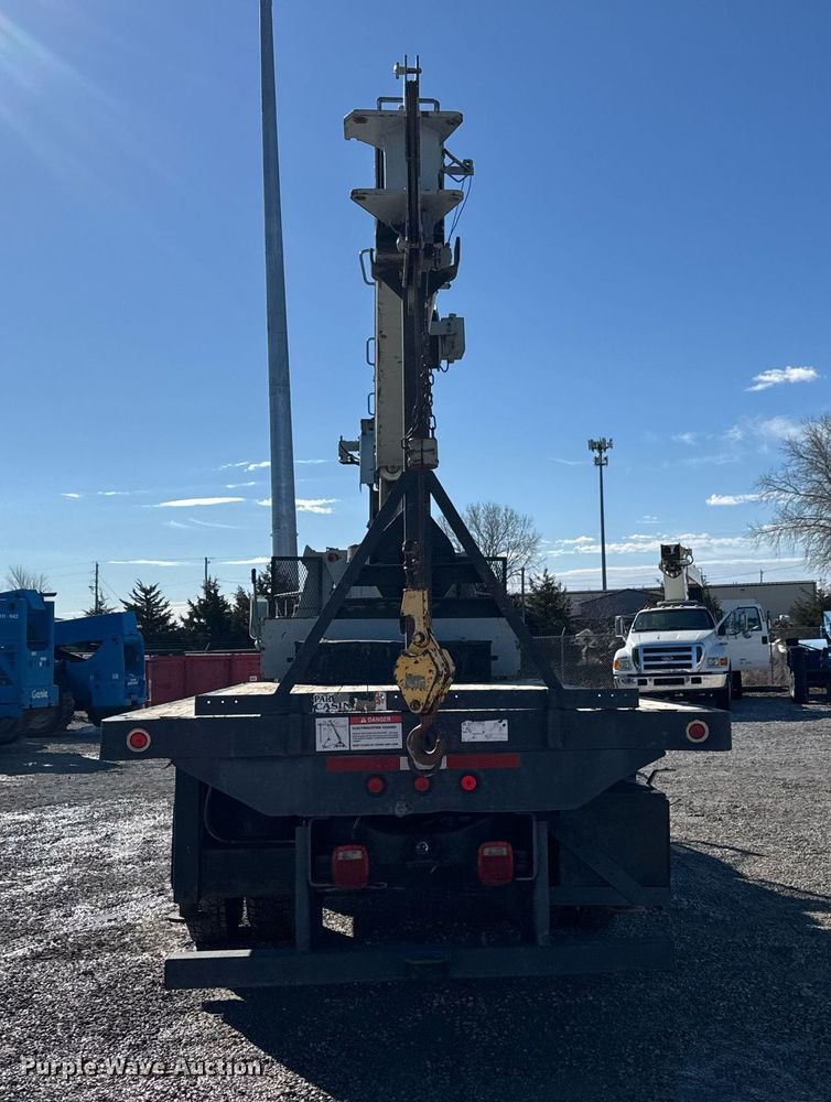 image for item EQ1090 1990 Ford F800 crane truck