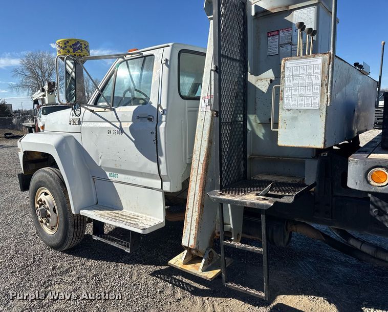 image for item EQ1090 1990 Ford F800 crane truck