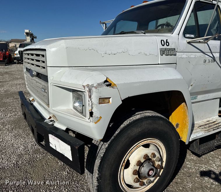 image for item EQ1090 1990 Ford F800 crane truck