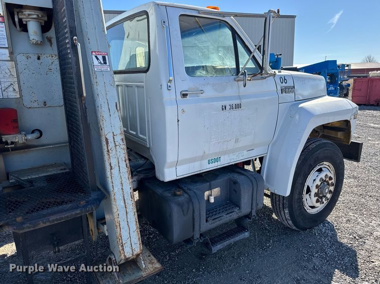 image for item EQ1090 1990 Ford F800 crane truck