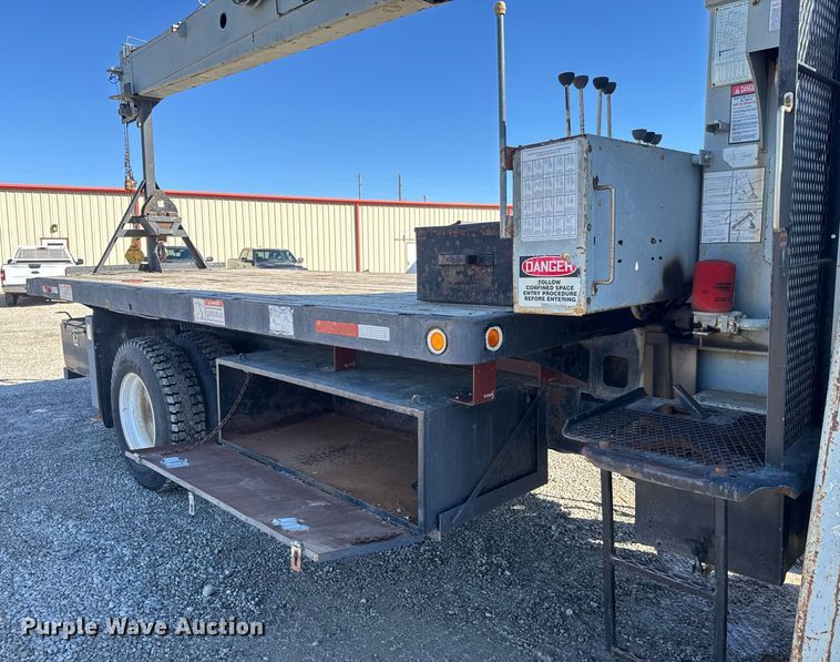 image for item EQ1090 1990 Ford F800 crane truck