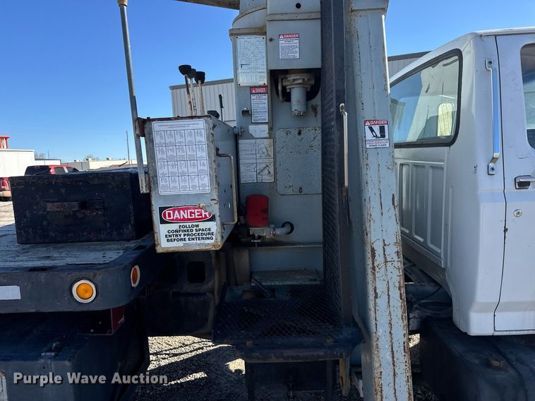 image for item EQ1090 1990 Ford F800 crane truck