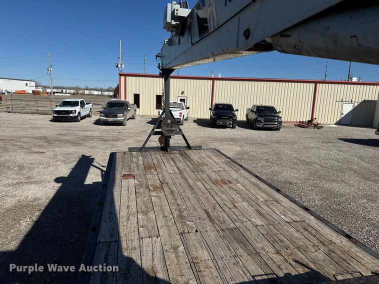 image for item EQ1090 1990 Ford F800 crane truck