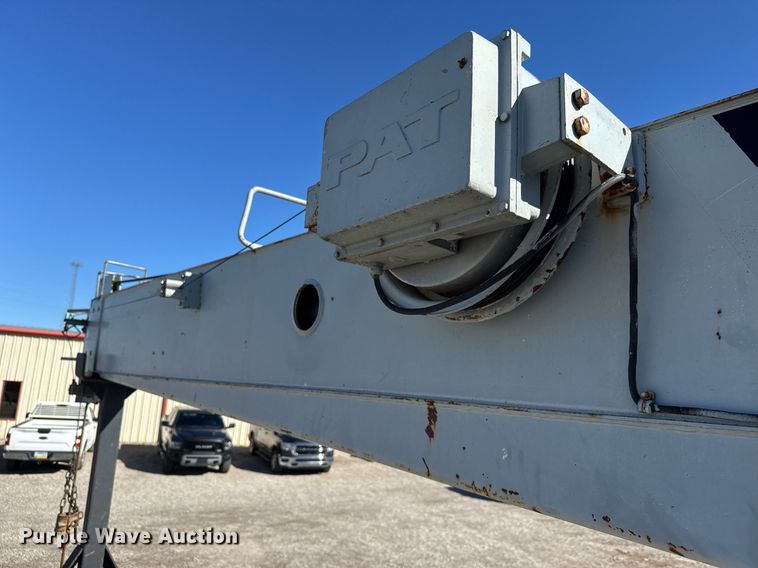 image for item EQ1090 1990 Ford F800 crane truck