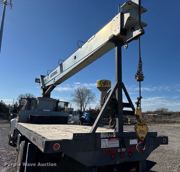 image for item EQ1090 1990 Ford F800 crane truck