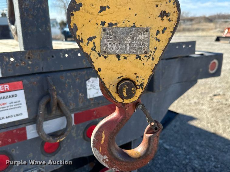 image for item EQ1090 1990 Ford F800 crane truck