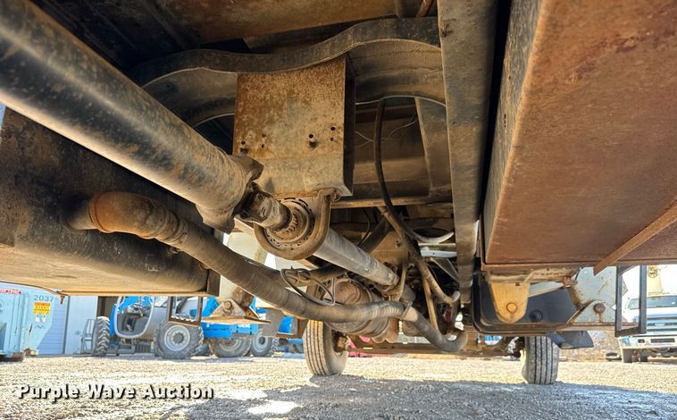 image for item EQ1090 1990 Ford F800 crane truck