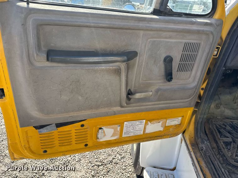 image for item EQ1090 1990 Ford F800 crane truck