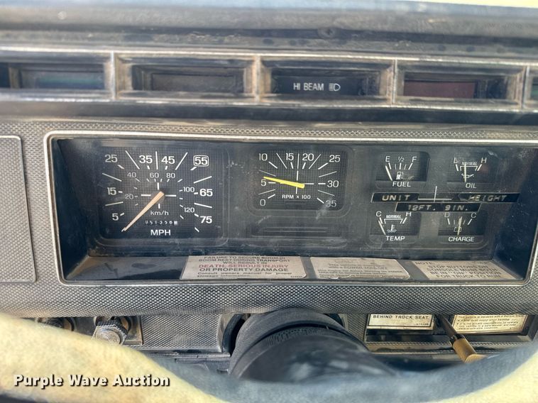 image for item EQ1090 1990 Ford F800 crane truck