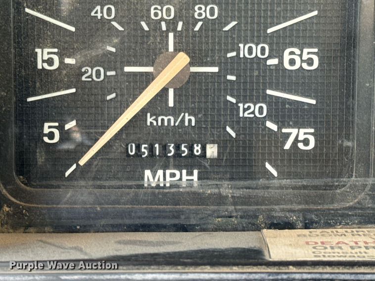 image for item EQ1090 1990 Ford F800 crane truck