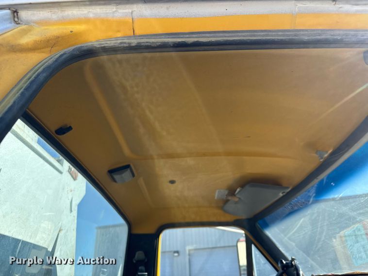 image for item EQ1090 1990 Ford F800 crane truck