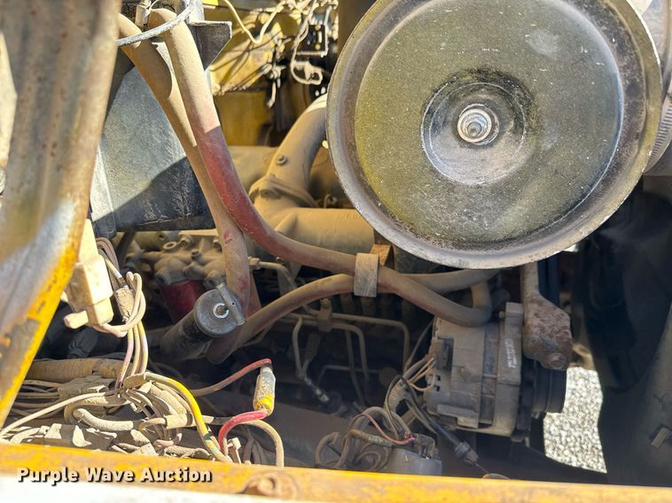 image for item EQ1090 1990 Ford F800 crane truck