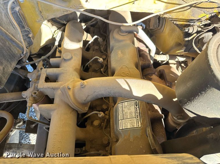 image for item EQ1090 1990 Ford F800 crane truck