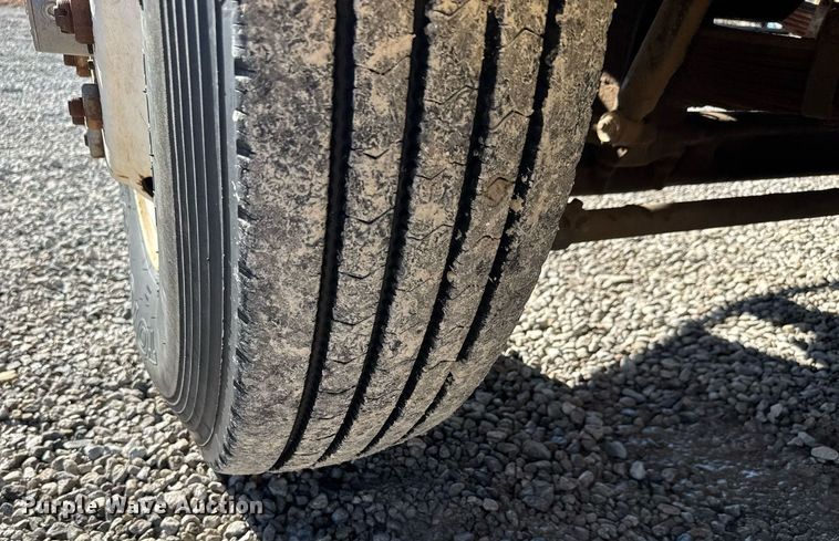 image for item EQ1090 1990 Ford F800 crane truck