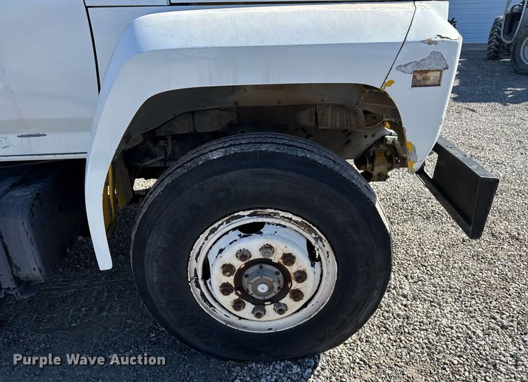 image for item EQ1090 1990 Ford F800 crane truck