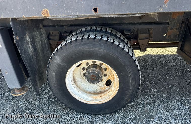 image for item EQ1090 1990 Ford F800 crane truck