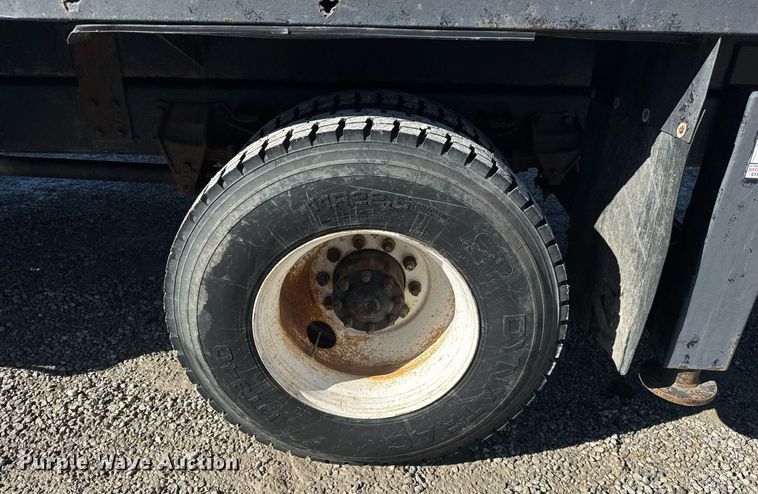 image for item EQ1090 1990 Ford F800 crane truck