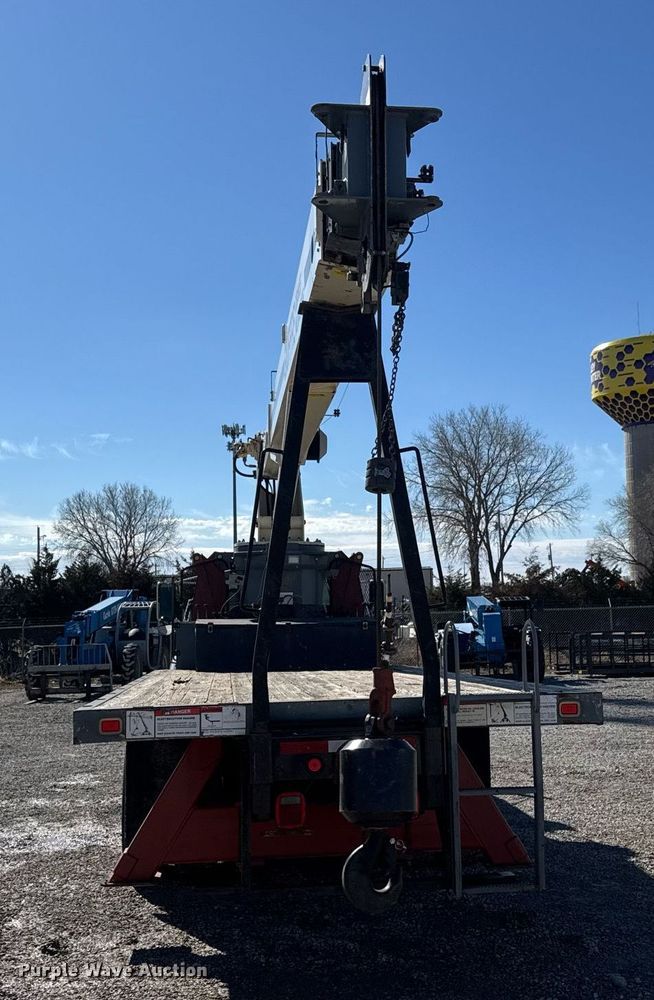 image for item EQ1091 2007 Ford F750 Super Duty XL crane truck