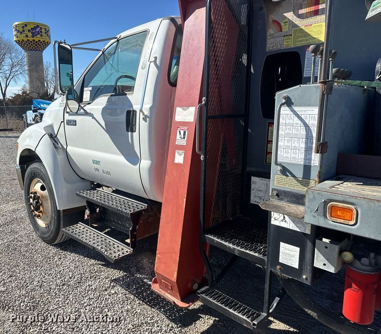 image for item EQ1091 2007 Ford F750 Super Duty XL crane truck