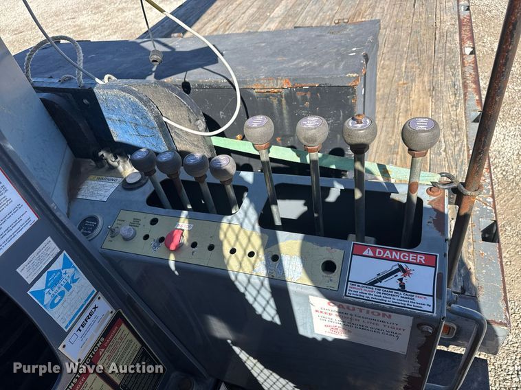 image for item EQ1091 2007 Ford F750 Super Duty XL crane truck